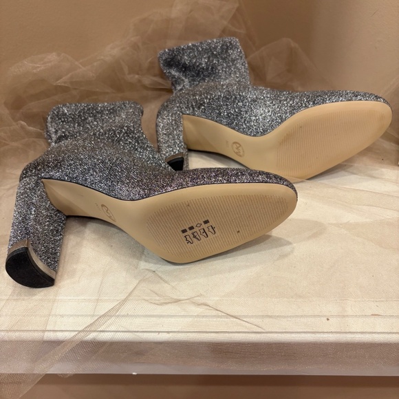 Michael Kors Silver Metallic Bootie, sz 11 (10) - Picture 6 of 10